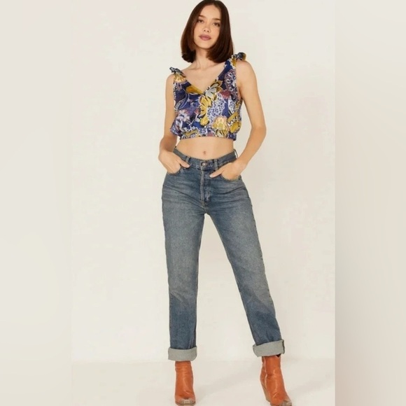 ‘Weekend in Montauk’ Vibrant Crop​ Top - Picture 9 of 11